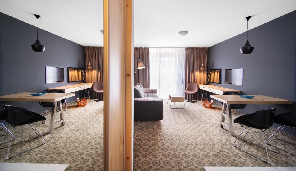 One-Bedroom Apartment,1318698040:JPEG